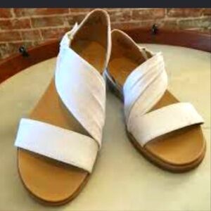 NATURALIZER LINEN INDIE CLOSED BACK VELCRO STRAP TAILORED SANDAL